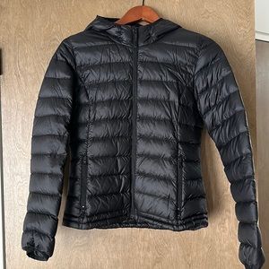 Women’s TNA Puffer jacket, size S